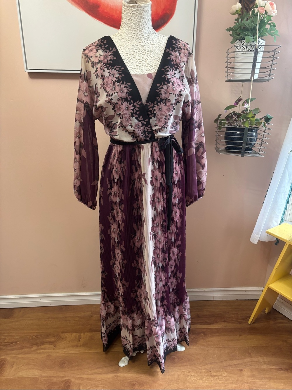 Vintage 1970s Floral V-Neck Maxi Dress Hostess Gown in Plum and Blush